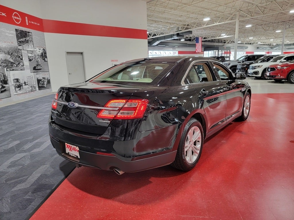 2018 Ford Taurus SE