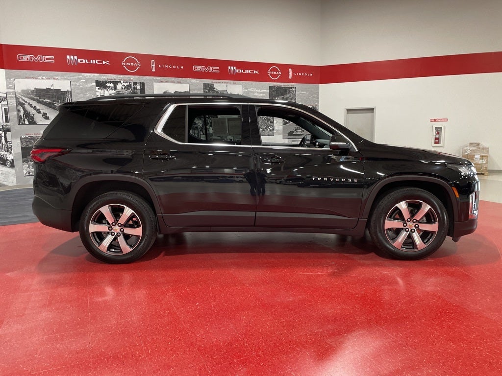 2023 Chevrolet Traverse LT Leather