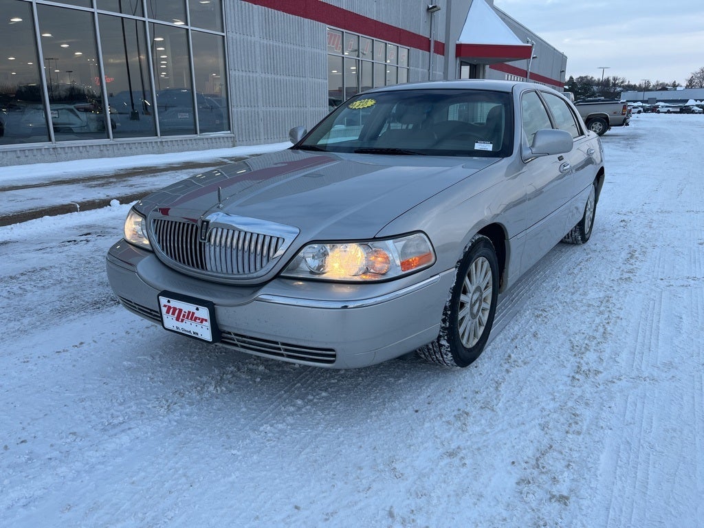 2004 Lincoln Town Car Signature