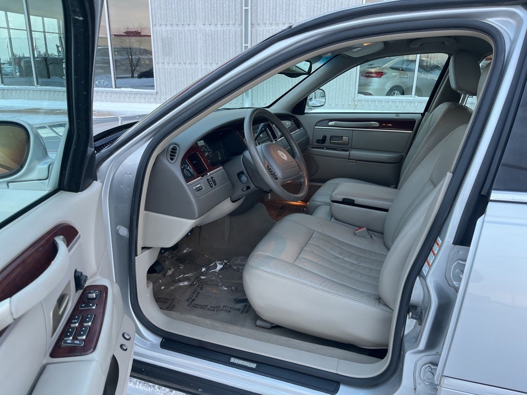2004 Lincoln Town Car Signature