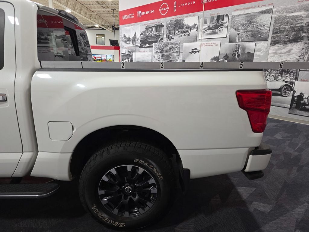 2017 Nissan Titan SL