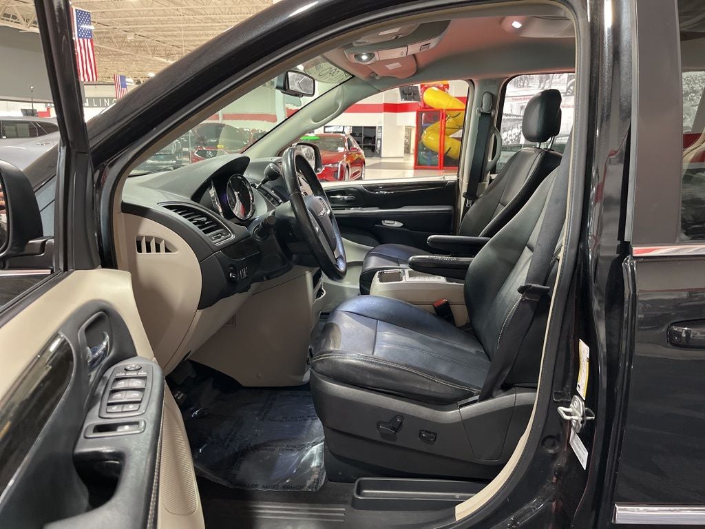 2016 Chrysler Town & Country Touring