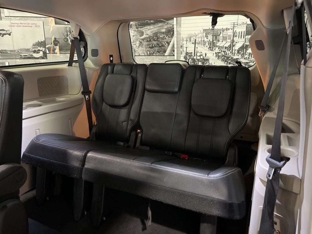 2016 Chrysler Town & Country Touring