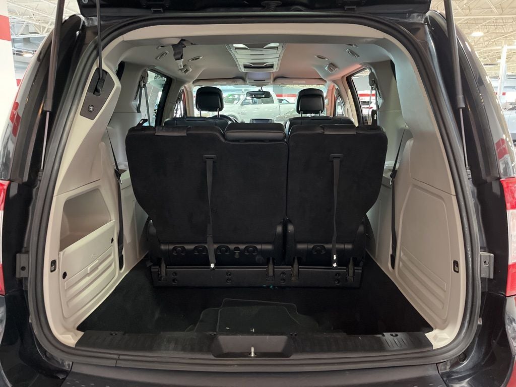 2016 Chrysler Town & Country Touring