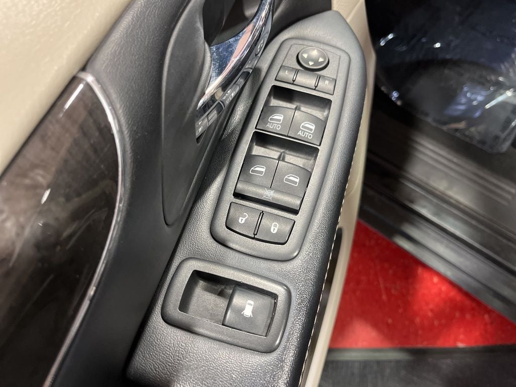 2016 Chrysler Town & Country Touring