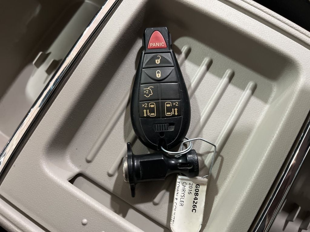 2016 Chrysler Town & Country Touring