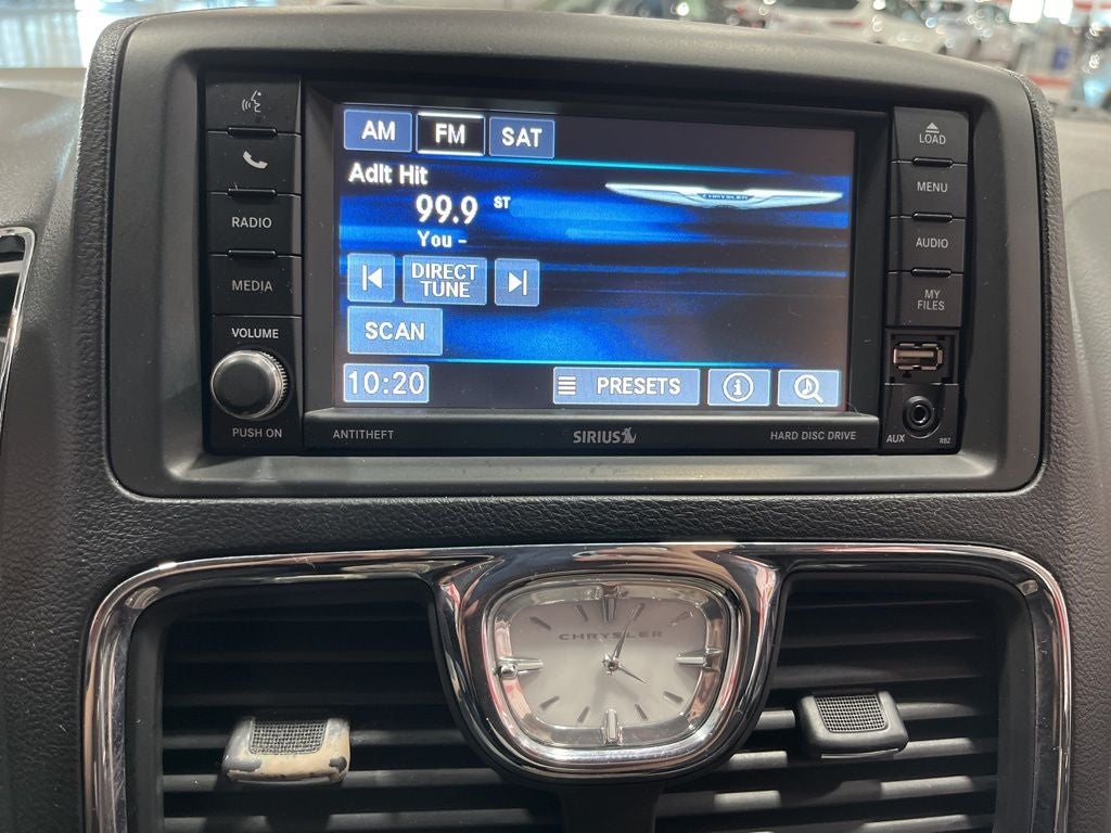 2016 Chrysler Town & Country Touring