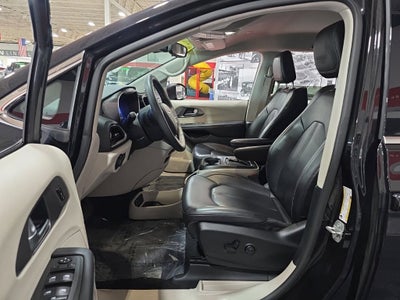 2023 Chrysler Pacifica Touring L Carbravo GM CPO