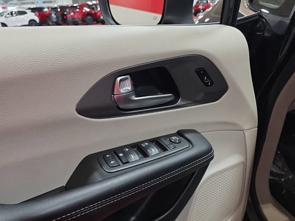 2023 Chrysler Pacifica Touring L Carbravo GM CPO