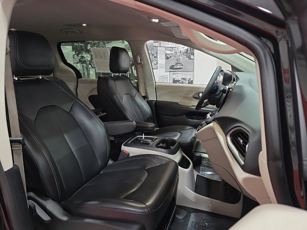 2023 Chrysler Pacifica Touring L Carbravo GM CPO