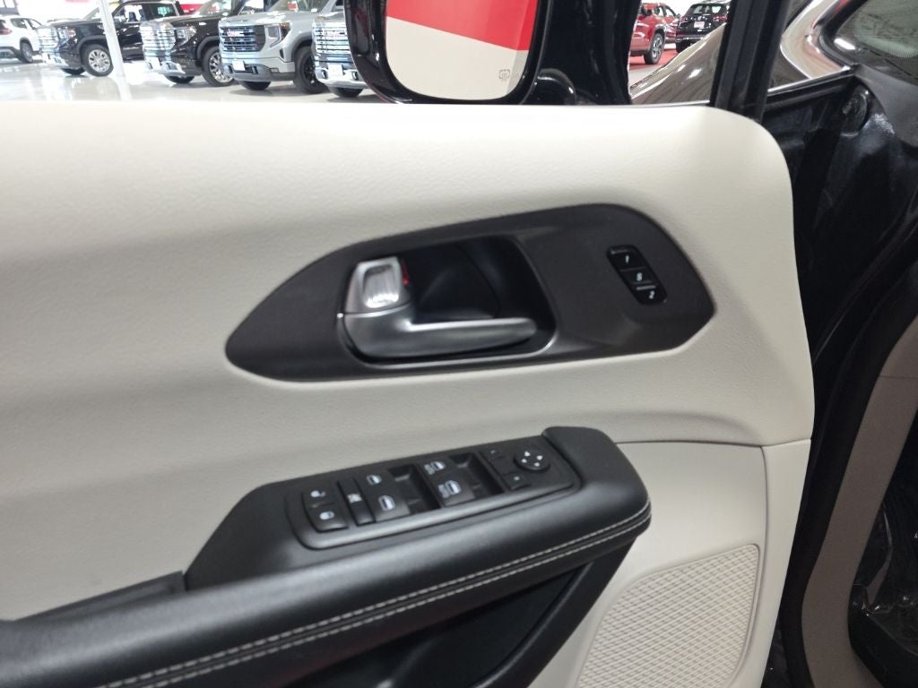2024 Chrysler Pacifica Touring L CarBravo Certified