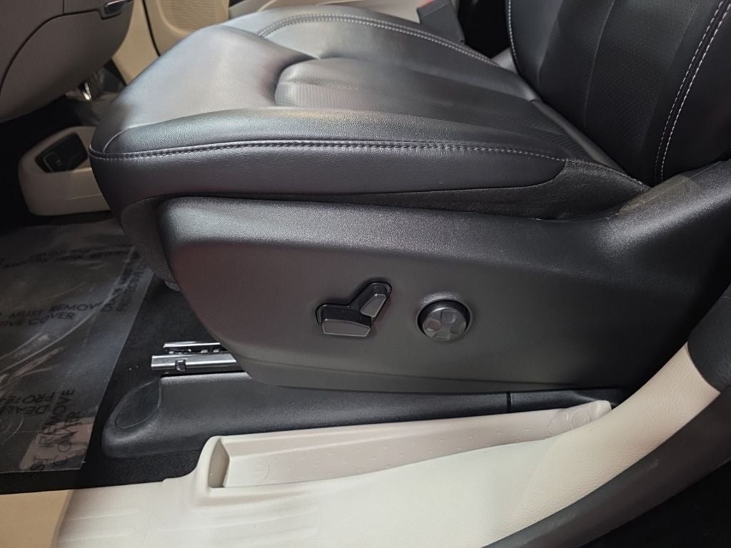 2024 Chrysler Pacifica Touring L CarBravo Certified