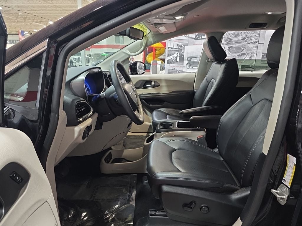 2024 Chrysler Pacifica Touring L CarBravo Certified