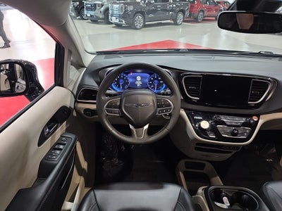 2024 Chrysler Pacifica Touring L CarBravo Certified