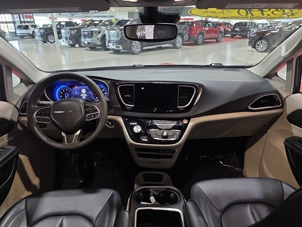 2024 Chrysler Pacifica Touring L CarBravo Certified