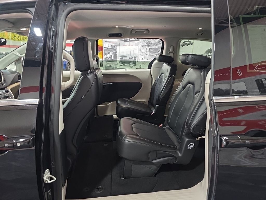 2024 Chrysler Pacifica Touring L CarBravo Certified