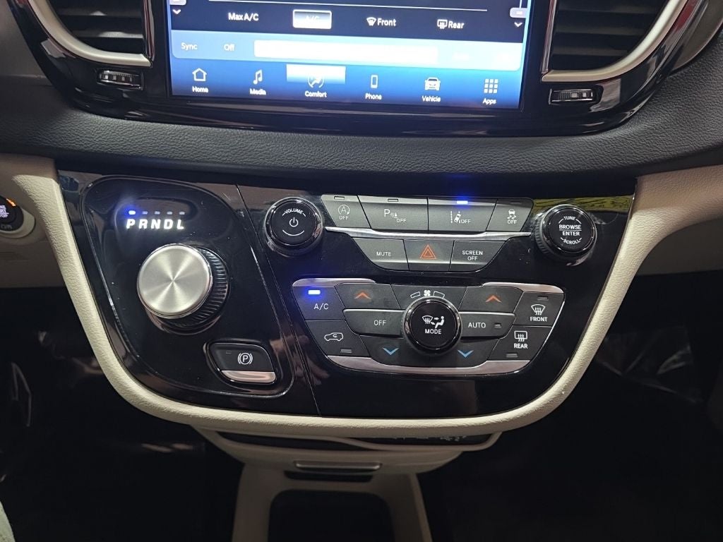 2024 Chrysler Pacifica Touring L CarBravo Certified
