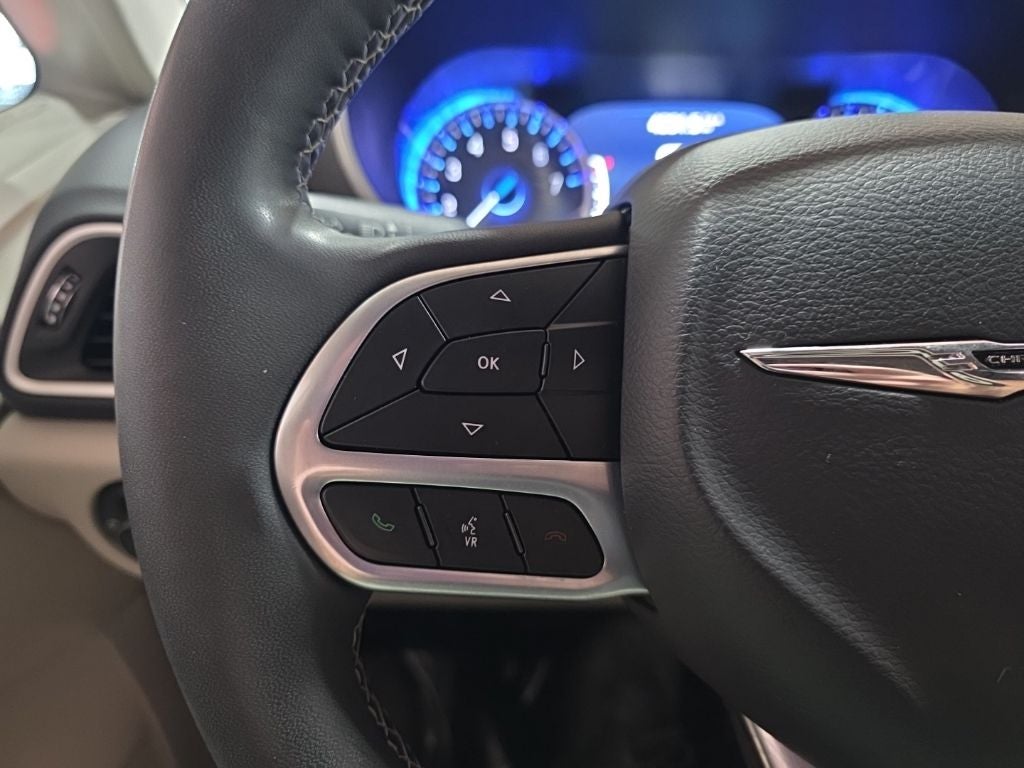 2024 Chrysler Pacifica Touring L CarBravo Certified