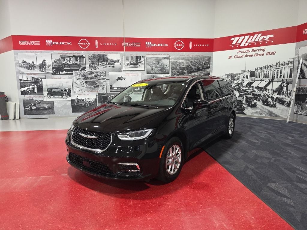 2024 Chrysler Pacifica Touring L CarBravo Certified