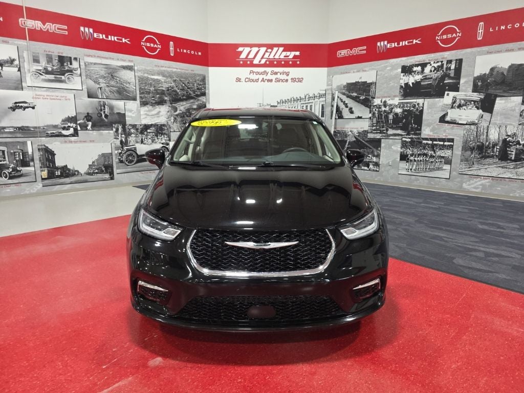 2024 Chrysler Pacifica Touring L CarBravo Certified