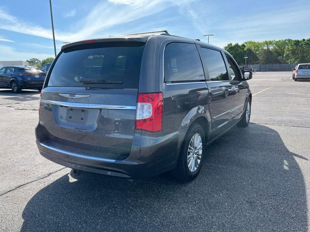 2015 Chrysler Town & Country Touring-L