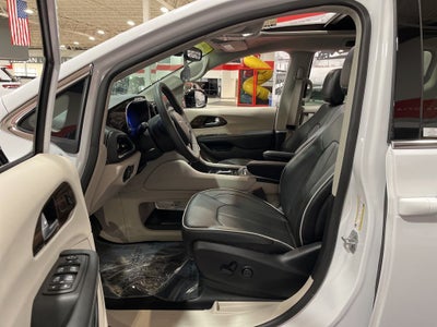 2024 Chrysler Pacifica Limited Carbravo CPO