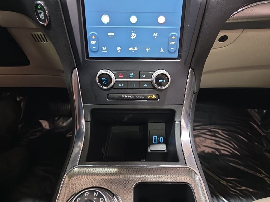2022 Ford Edge Titanium Carbravo Certified