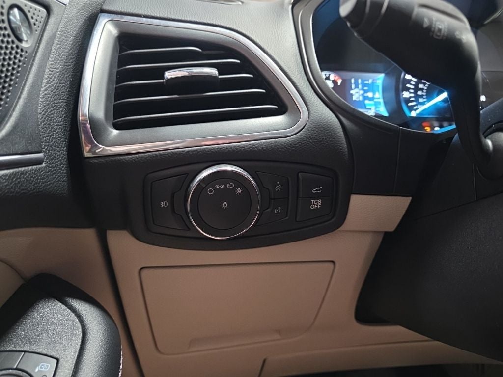2022 Ford Edge Titanium Carbravo Certified