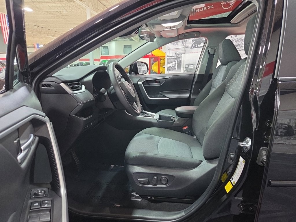 2025 Toyota RAV4 XLE Carbravo Certified