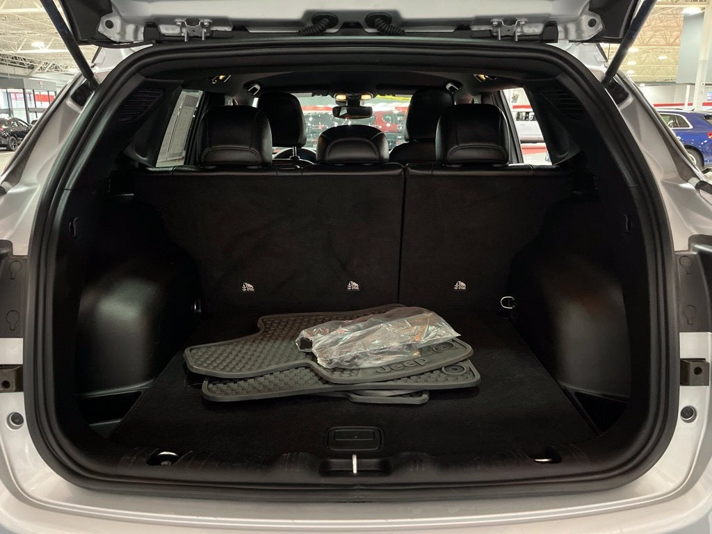 2025 Jeep Compass Trailhawk Carbravo Certified