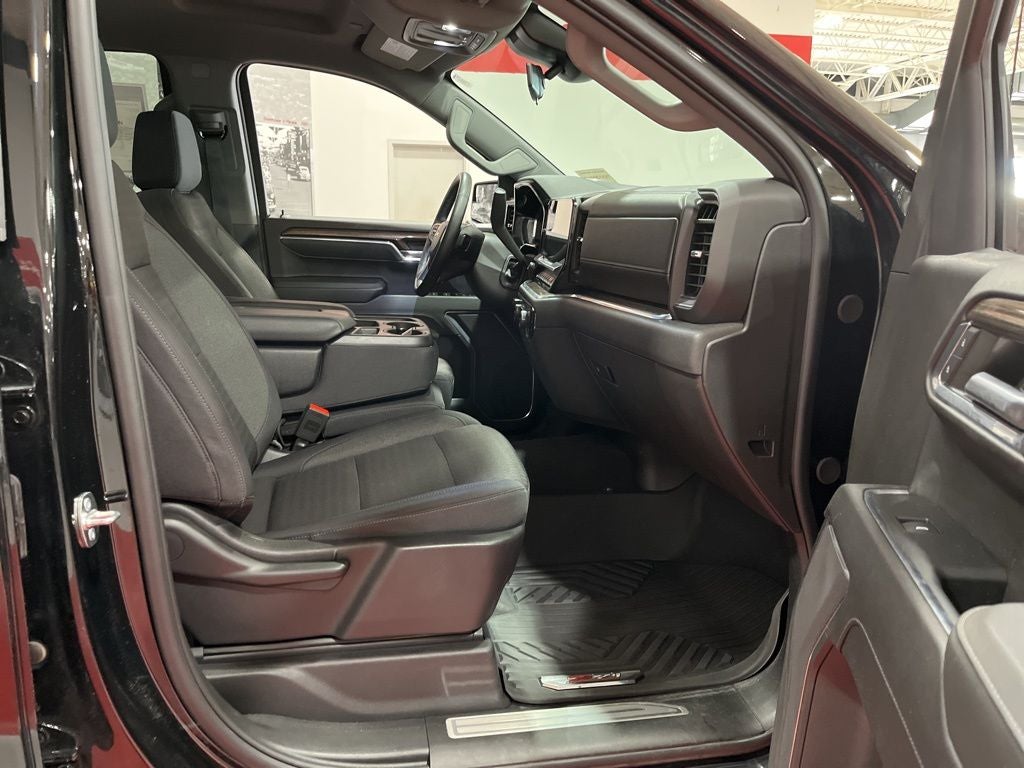 2024 Chevrolet Silverado 1500 LT LT1