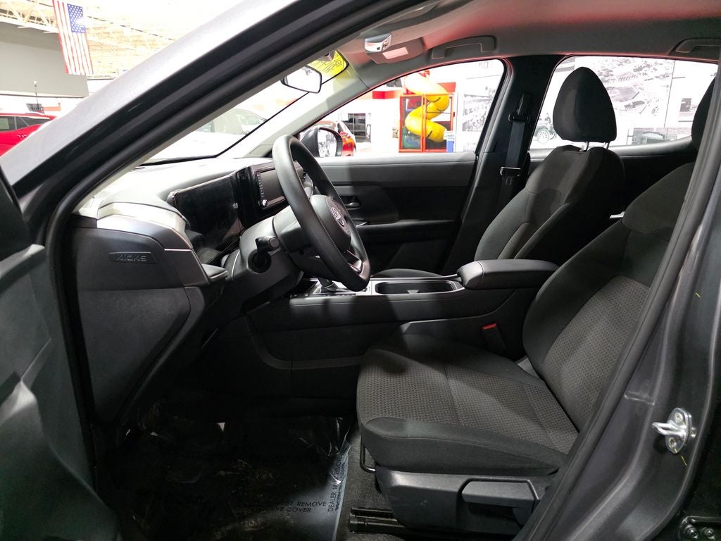 2025 Nissan Kicks S