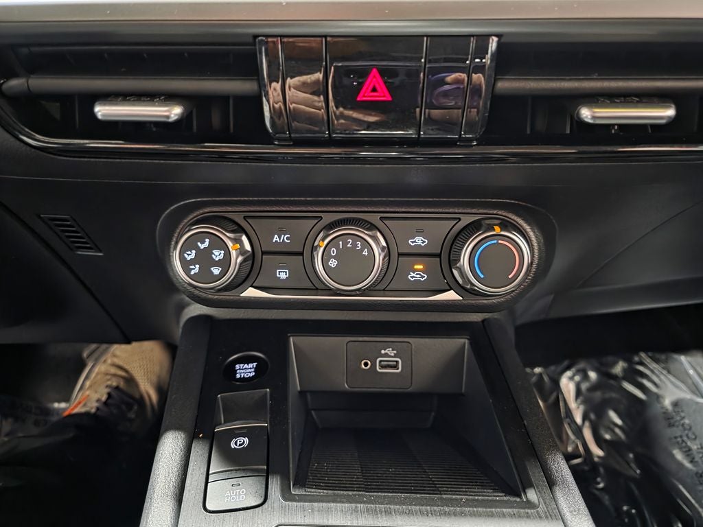 2025 Nissan Kicks S