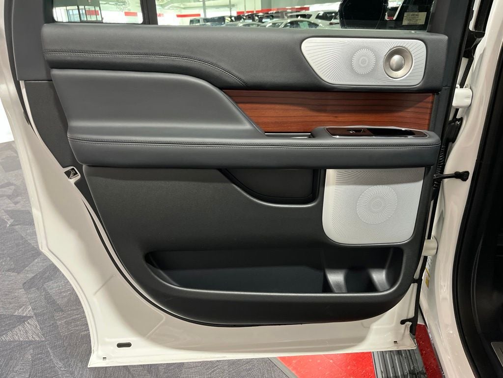 2023 Lincoln Navigator L Reserve