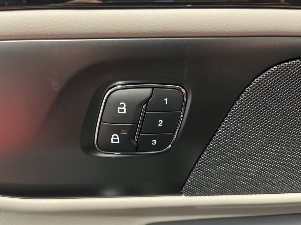 2025 Lincoln Nautilus Reserve