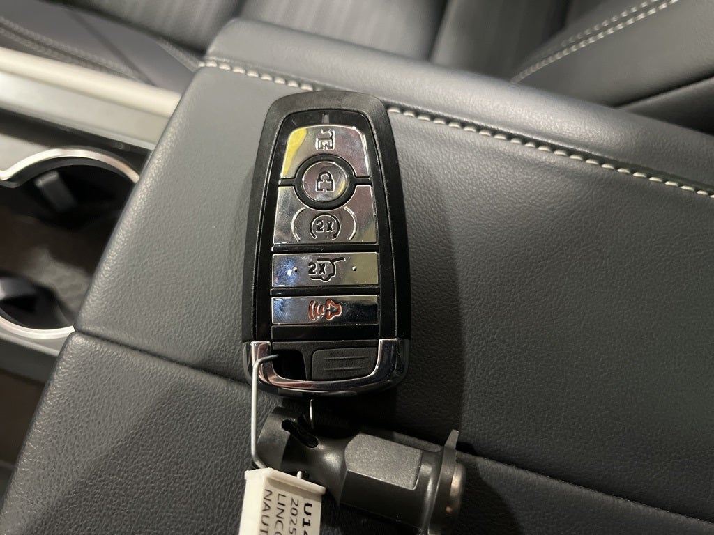 2025 Lincoln Nautilus Reserve