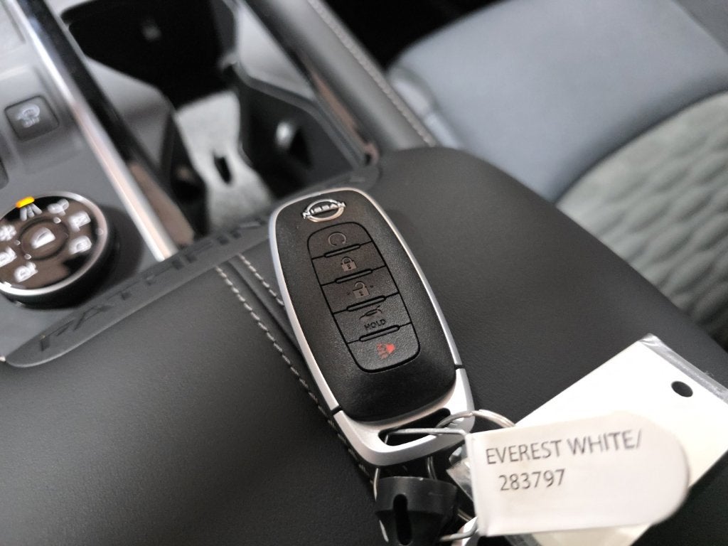 2026 Nissan Pathfinder SV