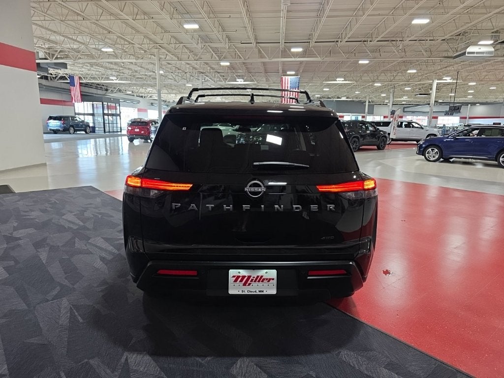 2026 Nissan Pathfinder SV