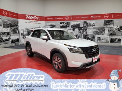2025 Nissan Pathfinder SL