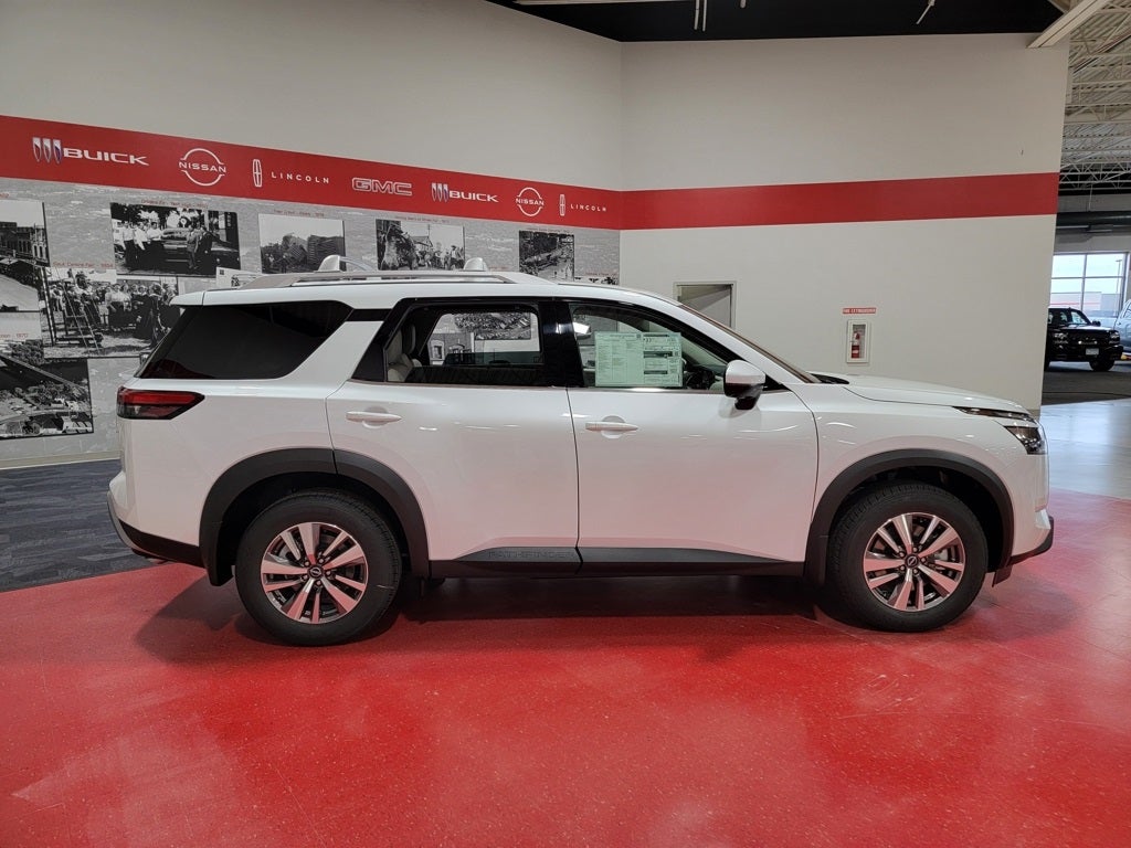 2025 Nissan Pathfinder SL