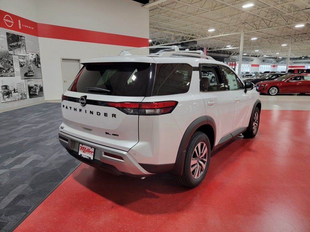 2025 Nissan Pathfinder SL