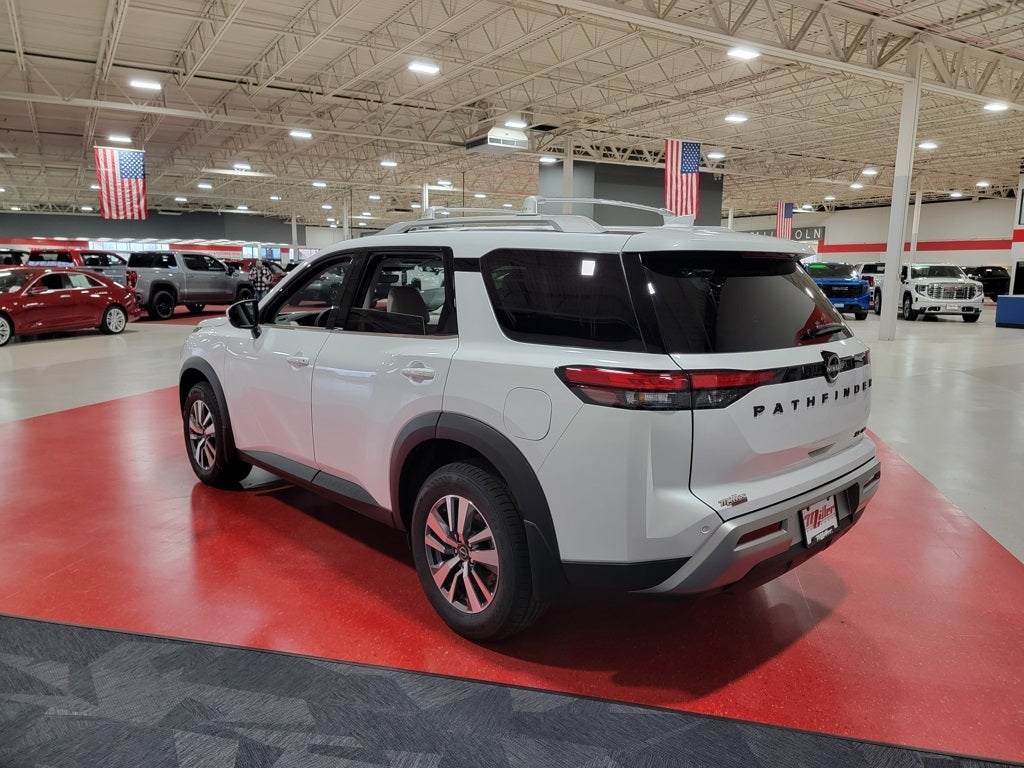 2025 Nissan Pathfinder SL