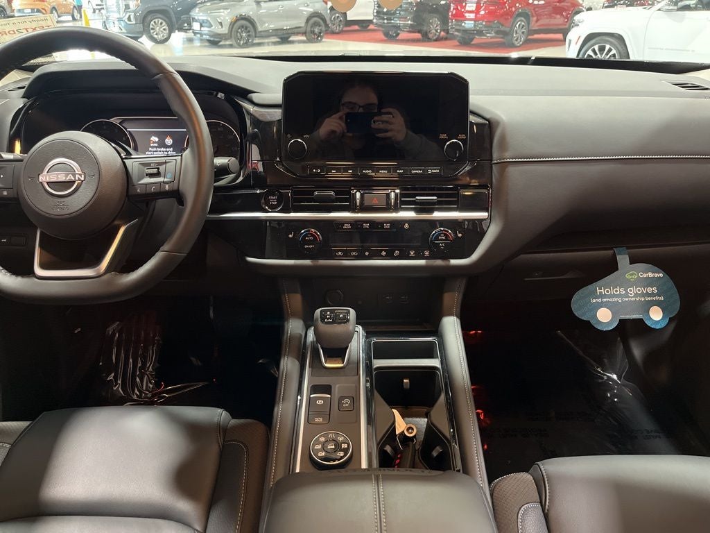 2025 Nissan Pathfinder SL