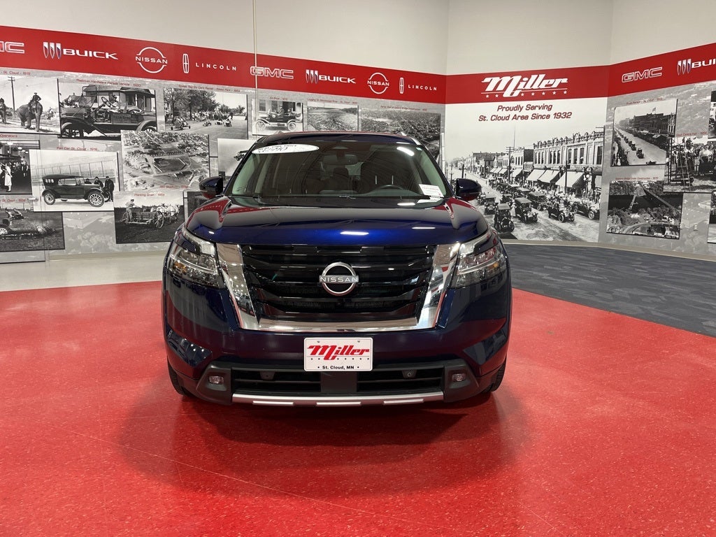 2022 Nissan Pathfinder SL