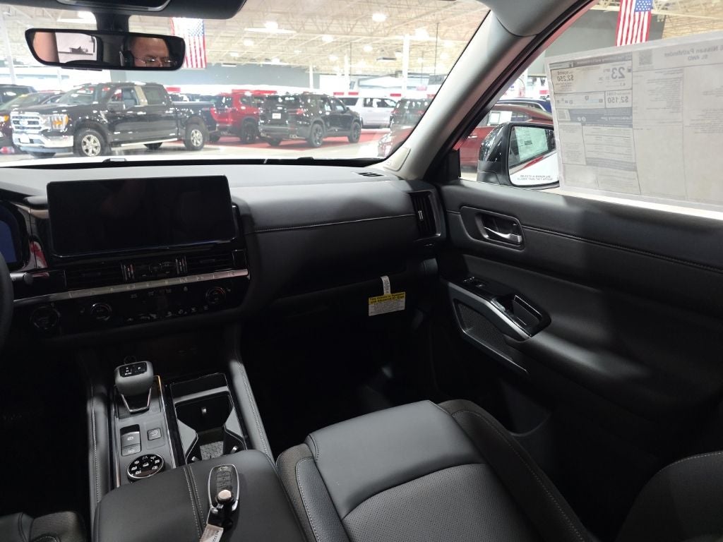 2026 Nissan Pathfinder SL