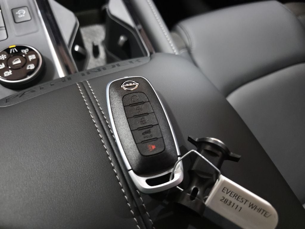 2026 Nissan Pathfinder SL
