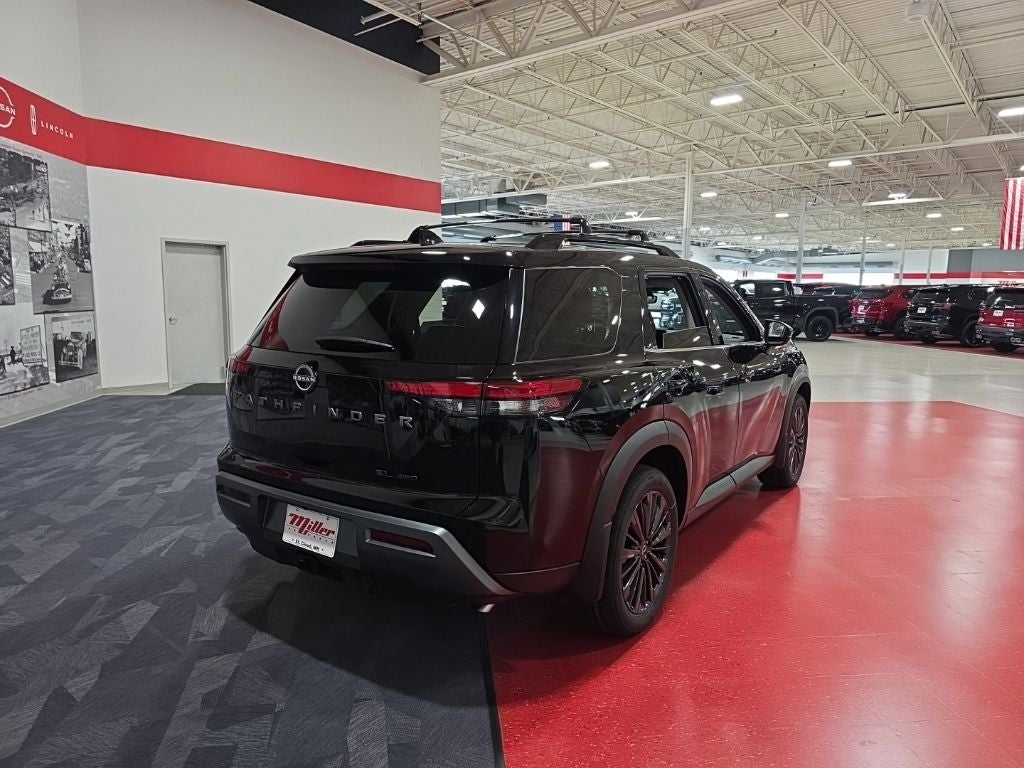 2026 Nissan Pathfinder SL