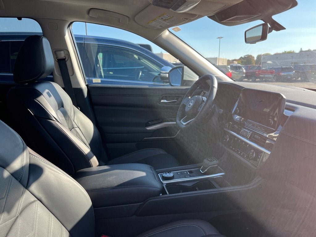 2023 Nissan Pathfinder Platinum Carbravo Certified