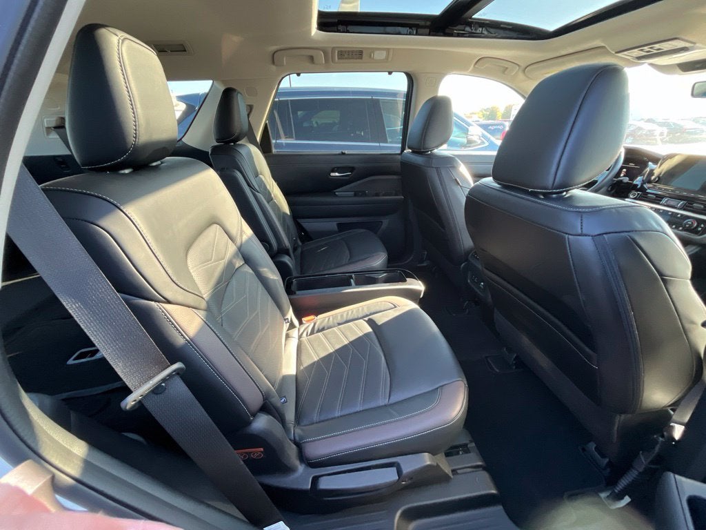 2023 Nissan Pathfinder Platinum Carbravo Certified