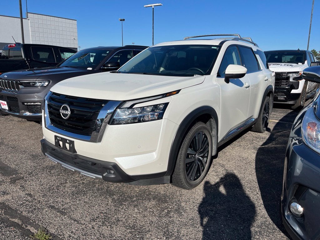 2023 Nissan Pathfinder Platinum Carbravo Certified